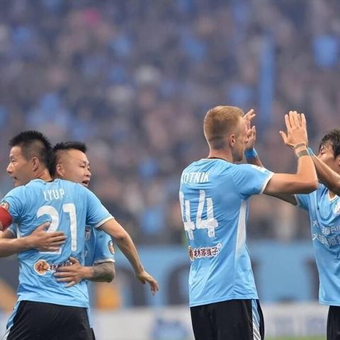 大连英博主战国安现场观众人数创球场历史最高纪录,激情盛宴见证足球魅力 大连英博主战国安现场观众人数创球场历史最高纪录,激情盛宴见证足球魅力