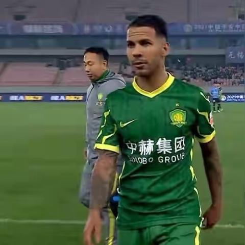 足球报深度解析，崔康熙帅位悬于一线，未来三战或成关键转折点