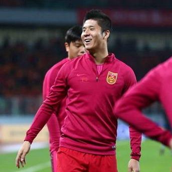 媒体热议崔康熙去留，下不下课，俱乐部表态是关键？媒体人发声，谁说了算？