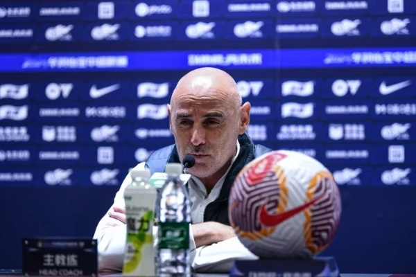 穆斯卡特主场失利心有不甘,蒯纪闻出色表现成唯一亮点 穆斯卡特主场失利心有不甘,蒯纪闻出色表现成唯一亮点