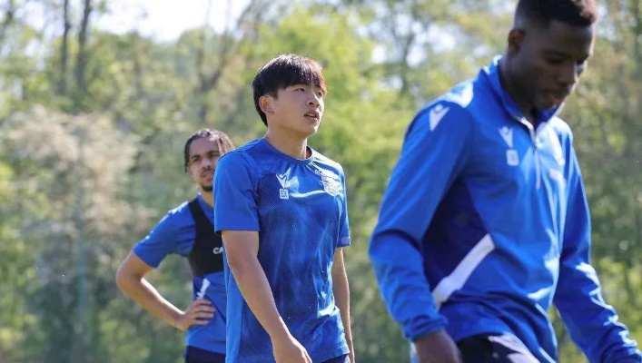 17岁魏祥鑫勇闯欧洲!欧塞尔试训首秀,中国足球新星闪耀法兰西 17岁魏祥鑫勇闯欧洲!欧塞尔试训首秀,中国足球新星闪耀法兰西