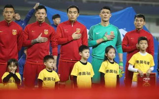 国足硬汉蒋圣龙带伤奋战，坚守岗位，康复之路仍在继续