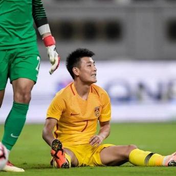 外媒爆冷，国足晋级概率仅2%直接淘汰风险高达69%前景堪忧！