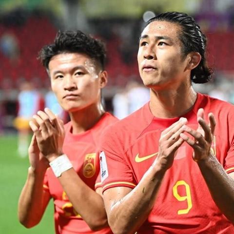 伊万雄心勃勃领队沙特，林良铭红牌成转折点—足球赛场上的风云变幻